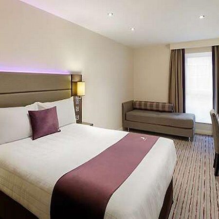 Premier Inn Premier Inn Witney Exteriör bild