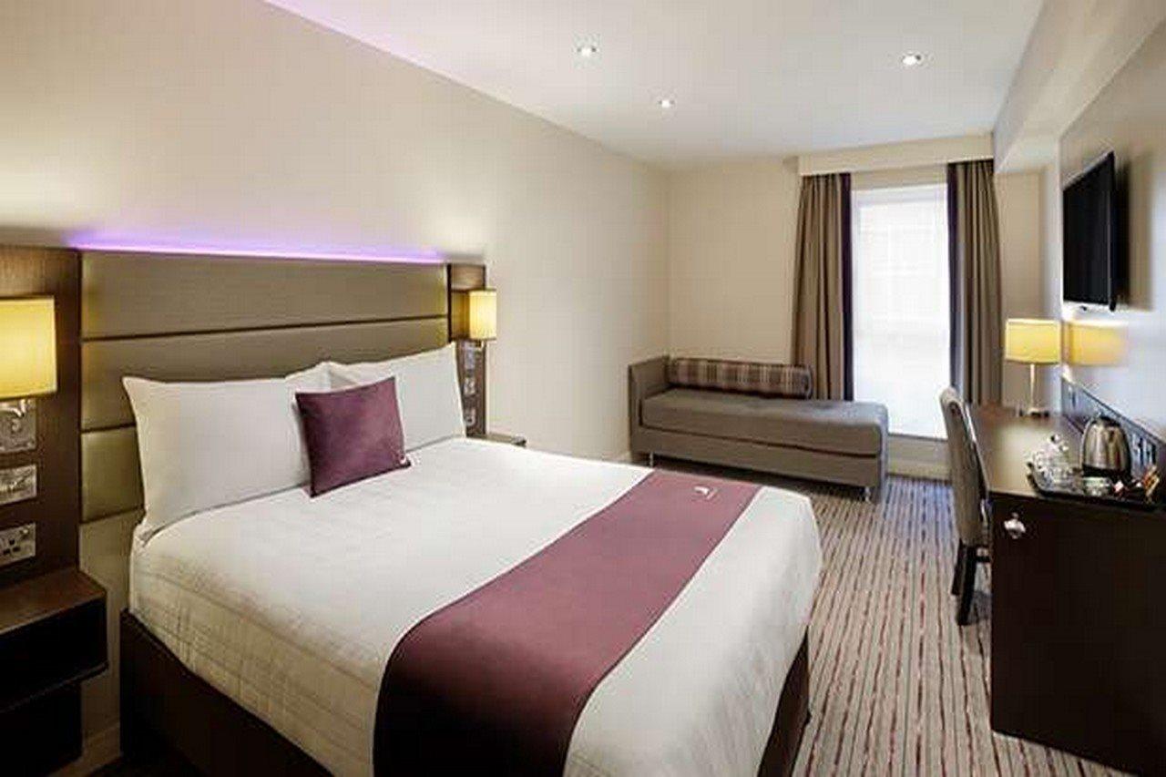 Premier Inn Premier Inn Witney Exteriör bild