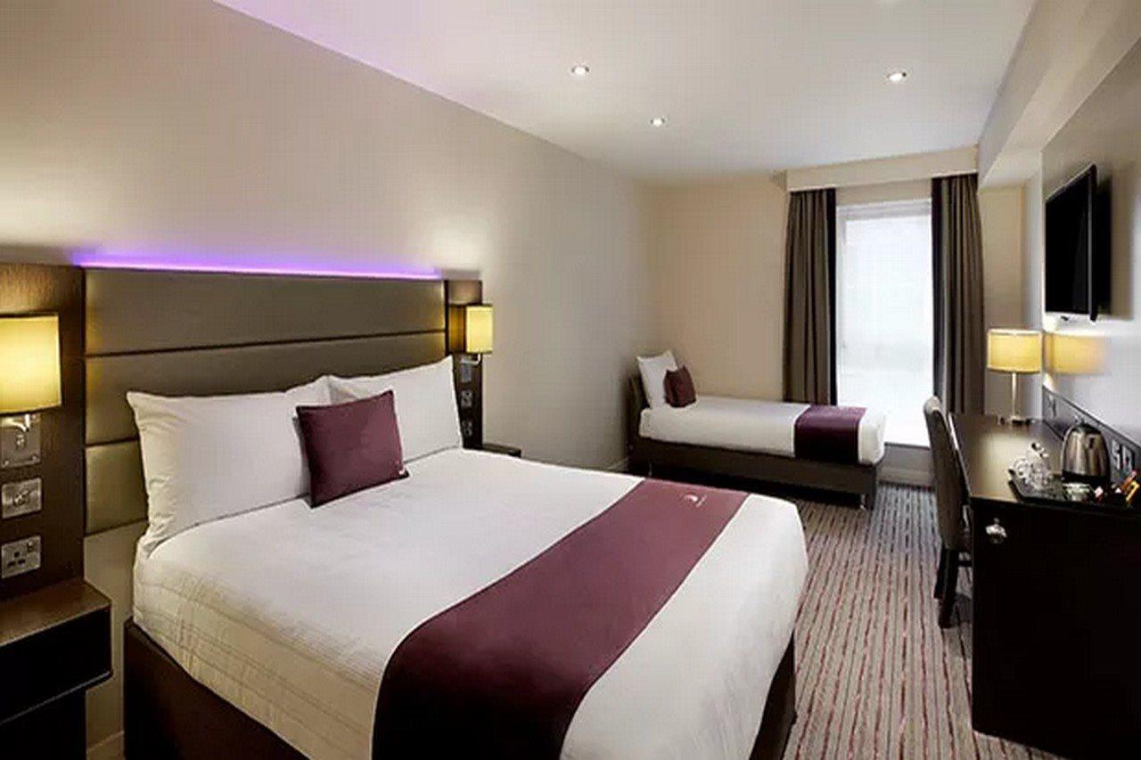 Premier Inn Premier Inn Witney Exteriör bild