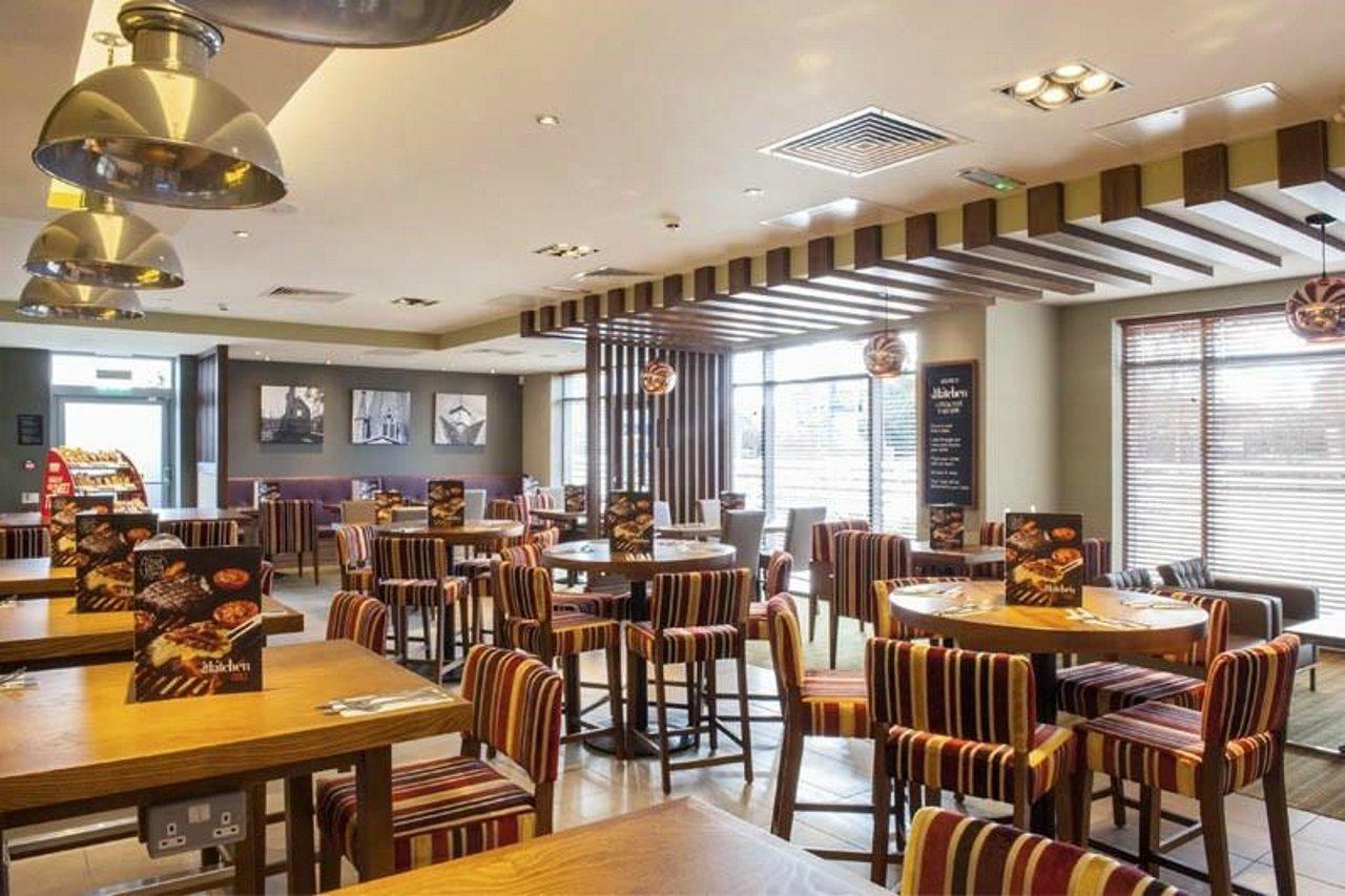 Premier Inn Premier Inn Witney Exteriör bild